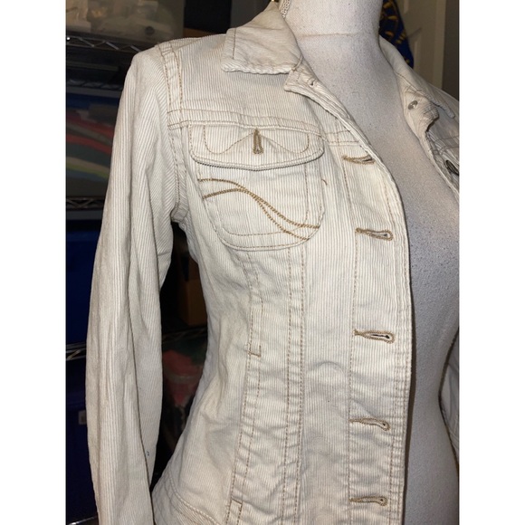 Kid’s Cream Old Navy Clothing Jean Jacket 🤎 - Picture 7 of 16